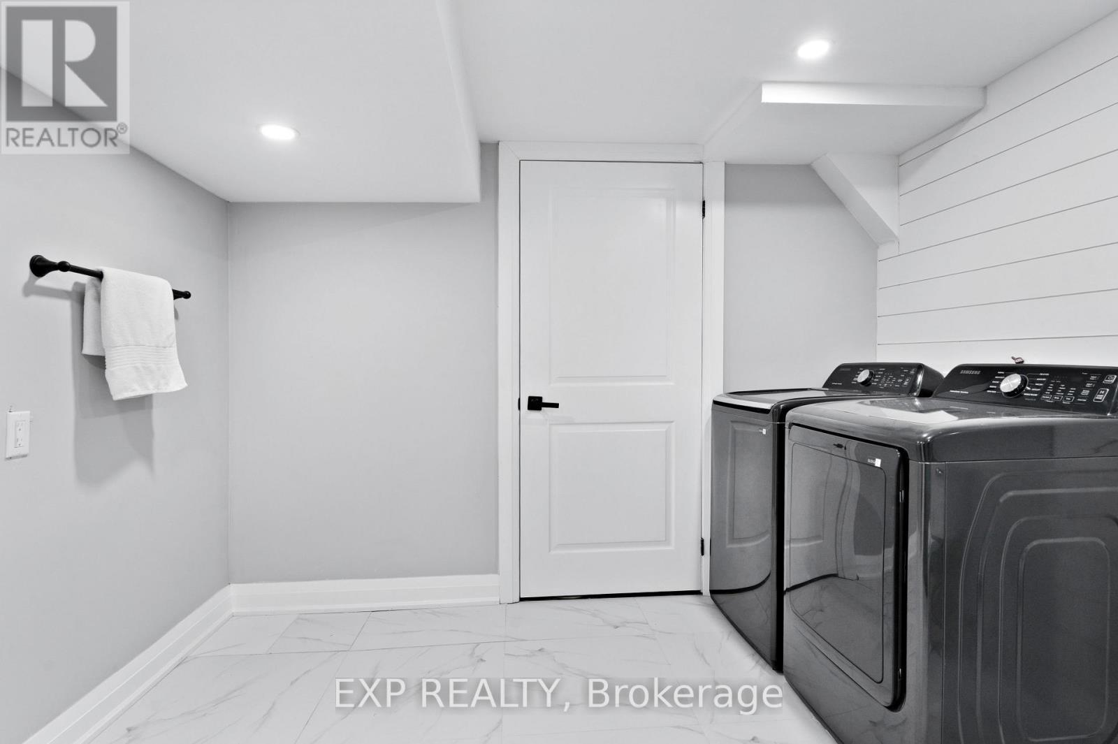 19 Broad Street, Brantford, ON - Indoor Photo Showing Laundry Room