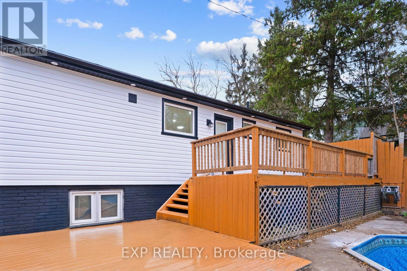 19 Broad Street, Brantford, ON - Outdoor With Deck Patio Veranda With Exterior