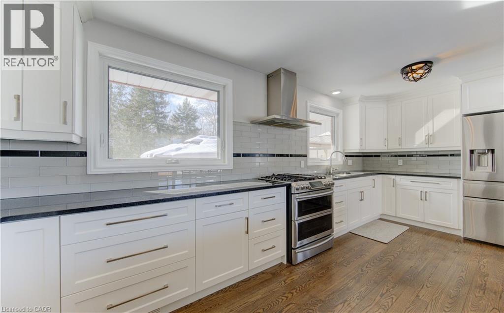 583 Rustic Drive, Waterloo, ON - Indoor Photo Showing Kitchen