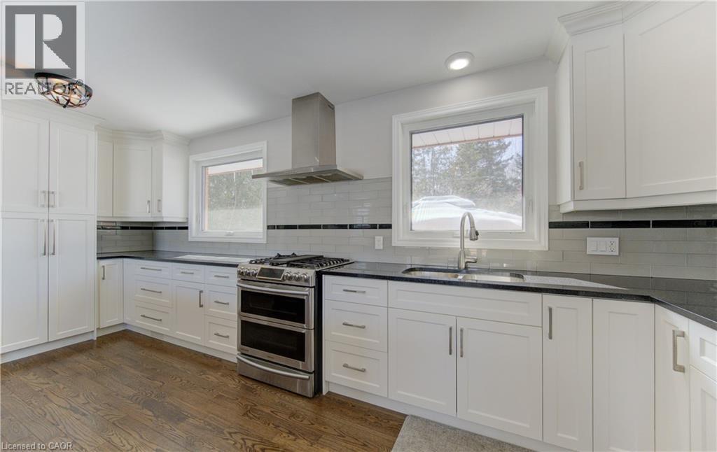583 Rustic Drive, Waterloo, ON - Indoor Photo Showing Kitchen