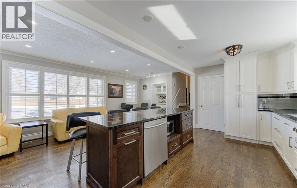 583 Rustic Drive, Waterloo, ON - Indoor Photo Showing Kitchen