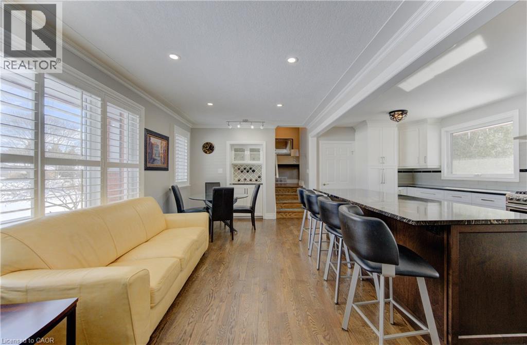 583 Rustic Drive, Waterloo, ON - Indoor Photo Showing Living Room