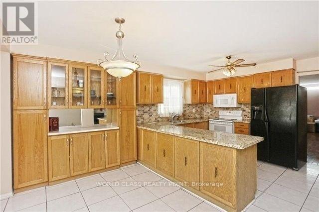 1527 Evenside Crescent, Mississauga, ON - Indoor Photo Showing Kitchen