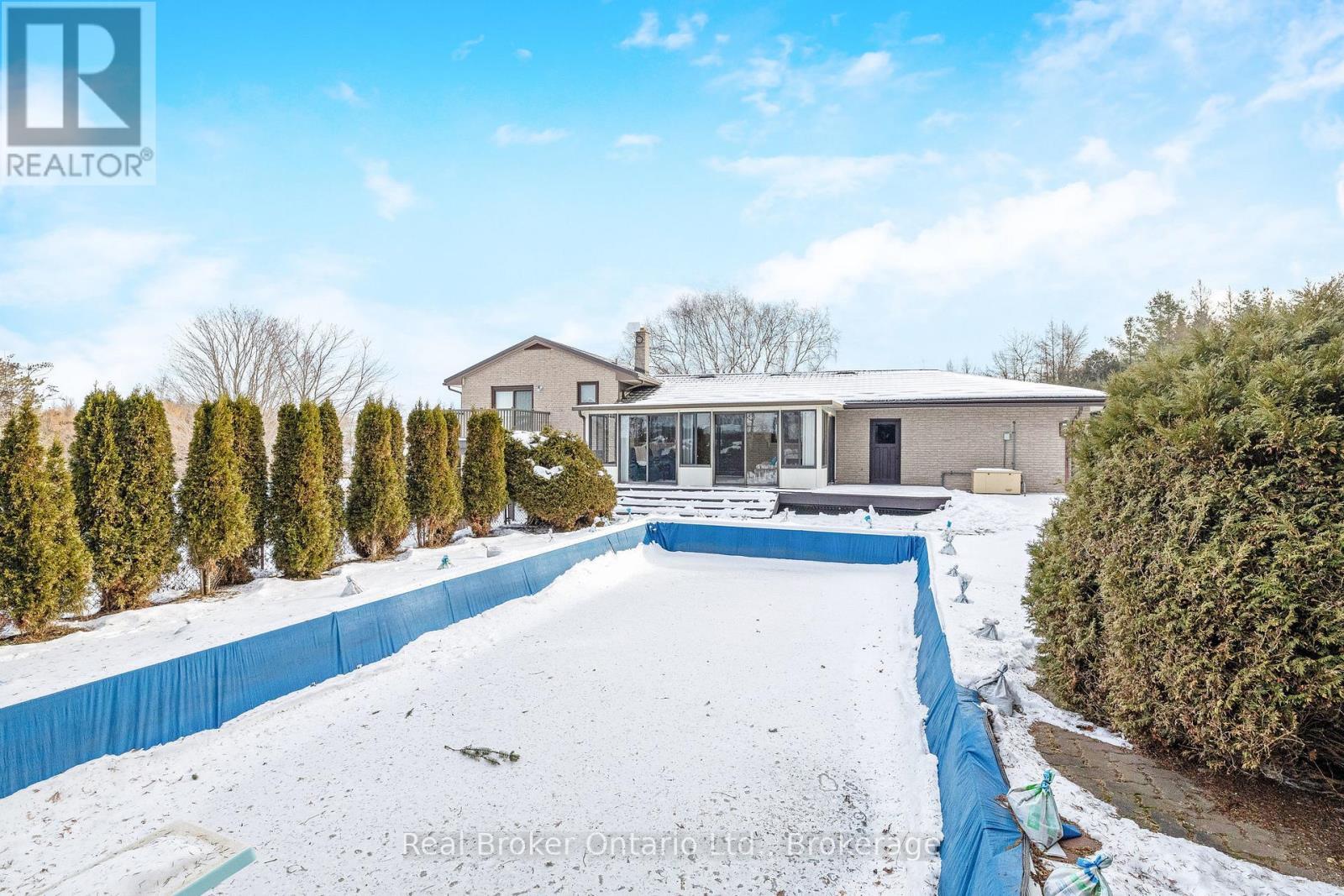 9412 Sideroad 17, Erin, ON - Outdoor With In Ground Pool