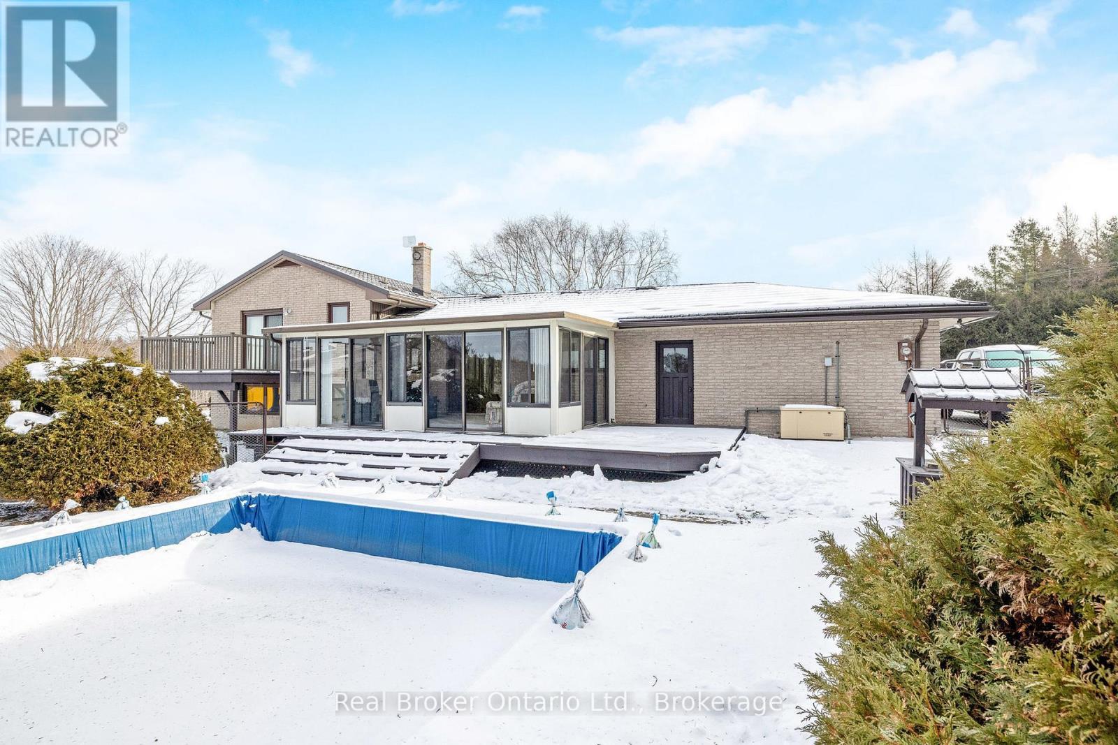 9412 Sideroad 17, Erin, ON - Outdoor With In Ground Pool With Deck Patio Veranda