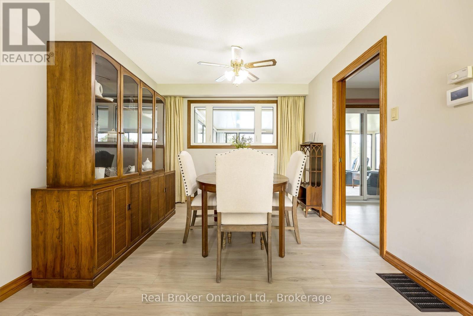 9412 Sideroad 17, Erin, ON - Indoor Photo Showing Dining Room