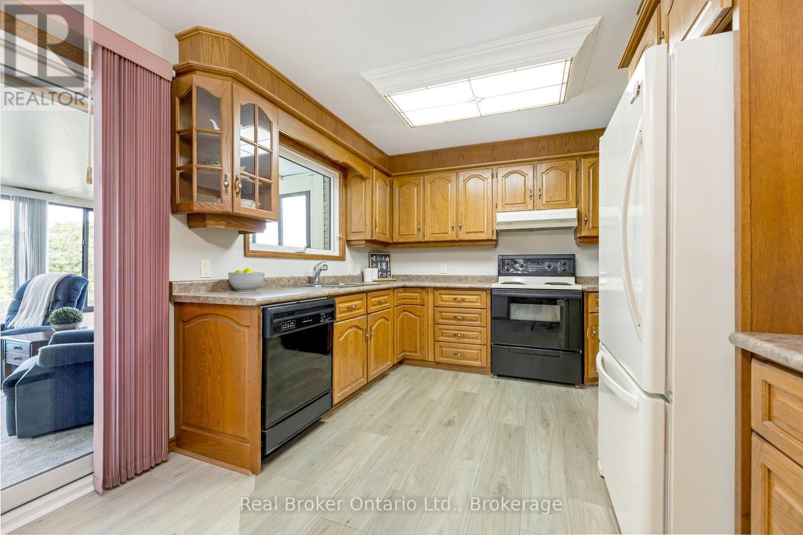 9412 Sideroad 17, Erin, ON - Indoor Photo Showing Kitchen