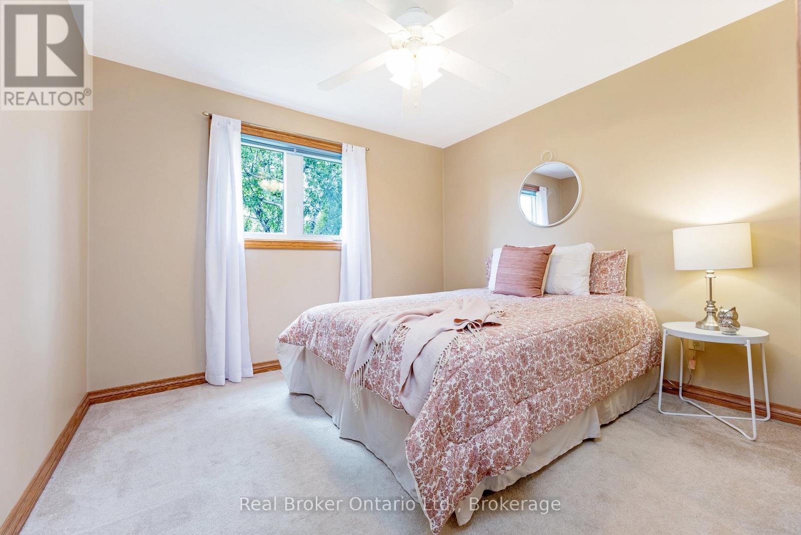 9412 Sideroad 17, Erin, ON - Indoor Photo Showing Bedroom