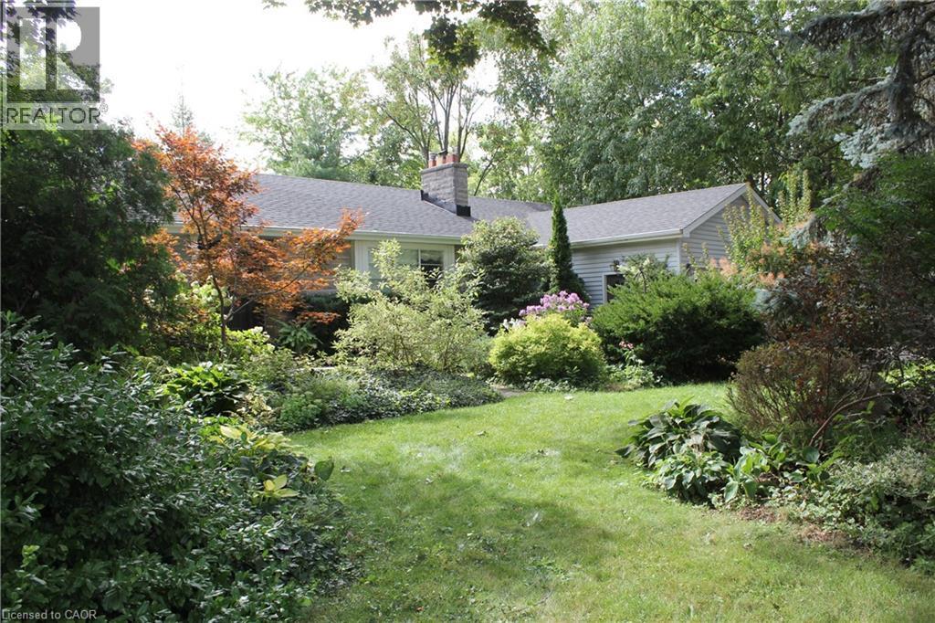 3 car tandem garage. Maturely landscaped lot. - 3012 First Street, Burlington, ON - Outdoor