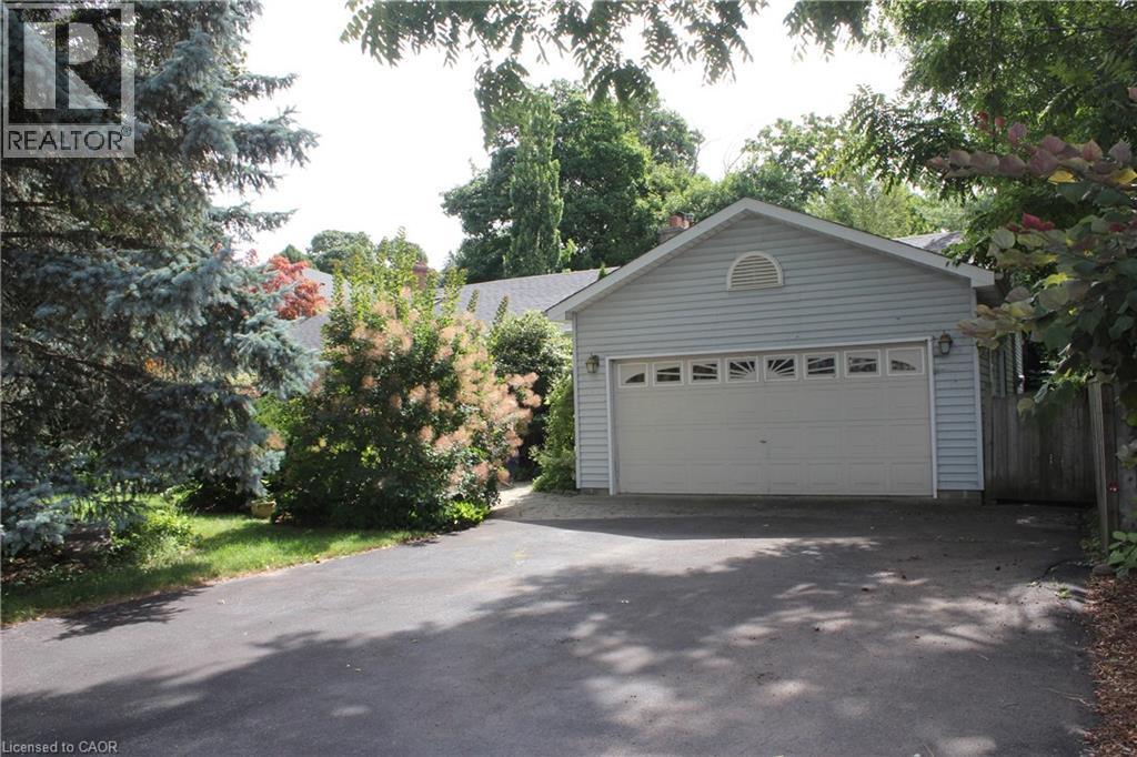 3 car - tandem: 2 wide, 1 deep - 3012 First Street, Burlington, ON - Outdoor