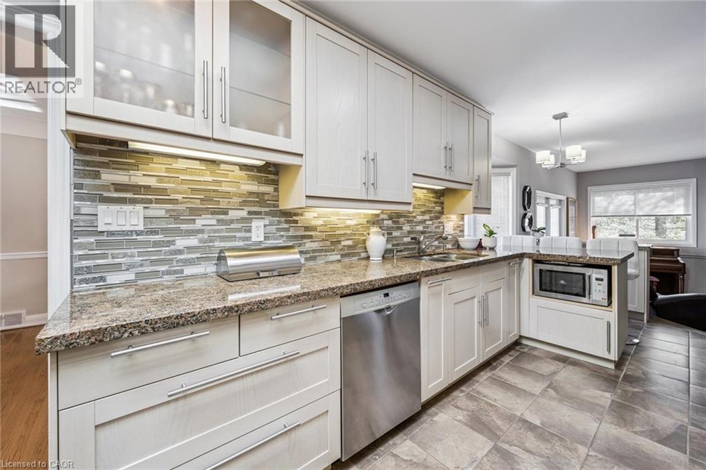 3012 First Street, Burlington, ON - Indoor Photo Showing Kitchen With Upgraded Kitchen