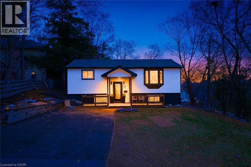 Split foyer home featuring a deck - 19 Broad Street, Brantford, ON - Outdoor With Deck Patio Veranda