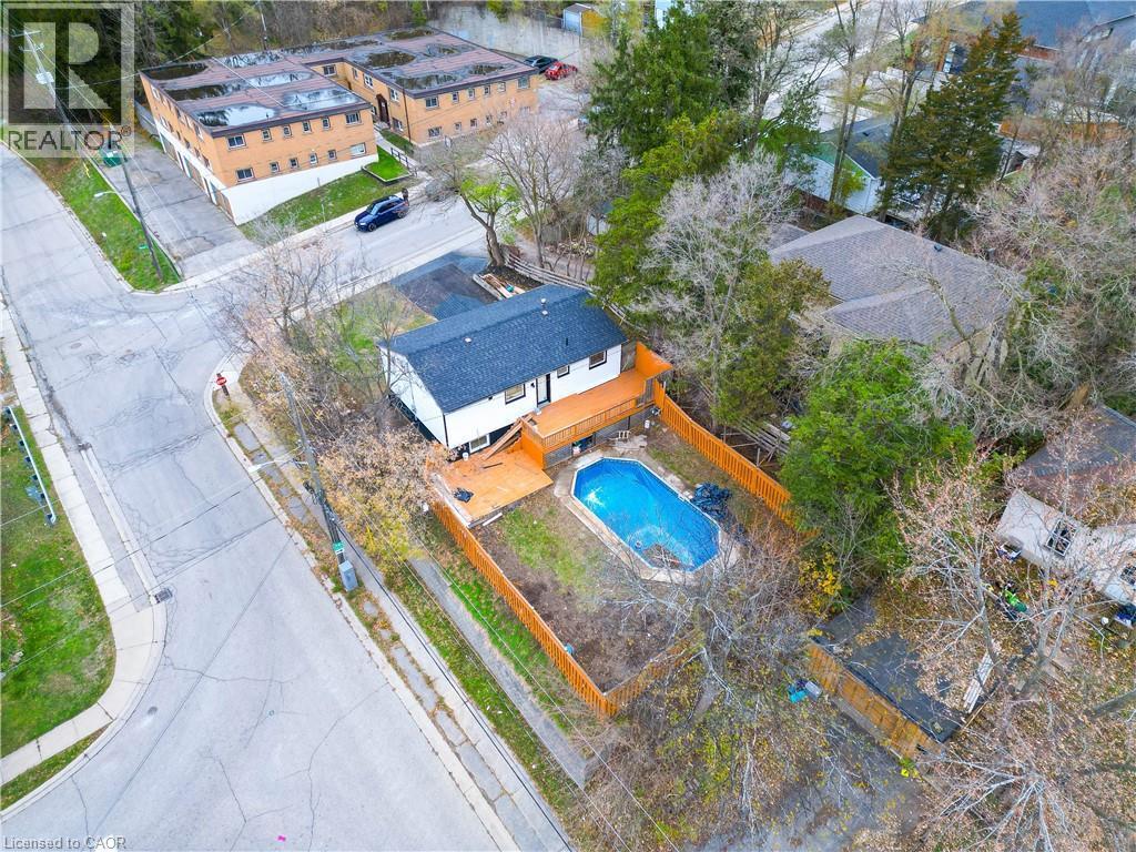 Aerial view of a pool area - 19 Broad Street, Brantford, ON - Outdoor With View