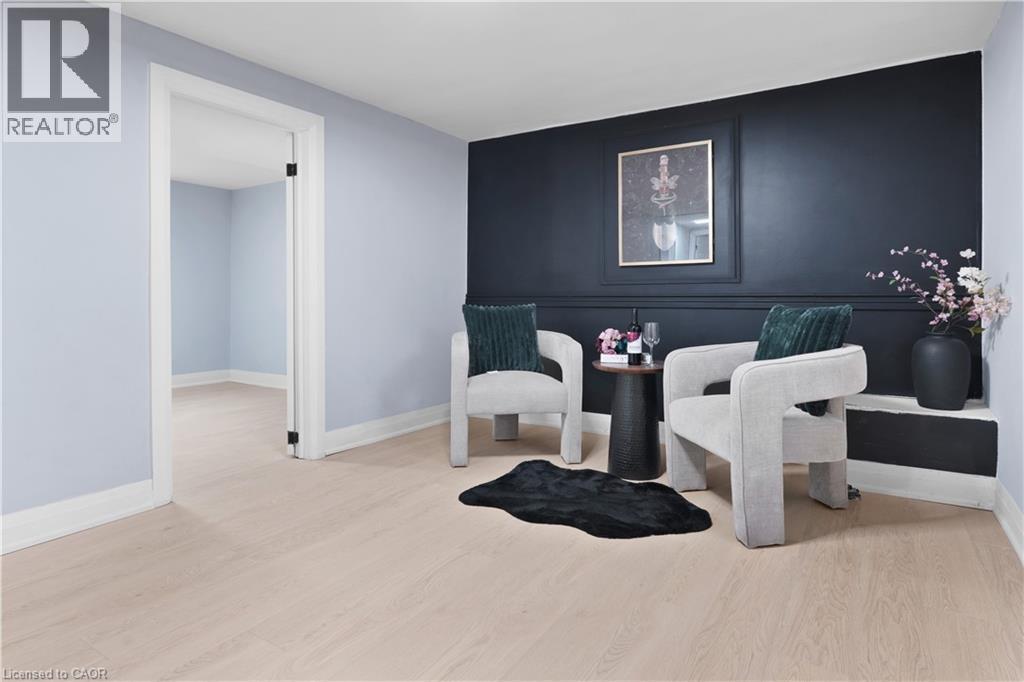 Sitting room featuring baseboards and light wood-style flooring - 19 Broad Street, Brantford, ON - Indoor Photo Showing Other Room