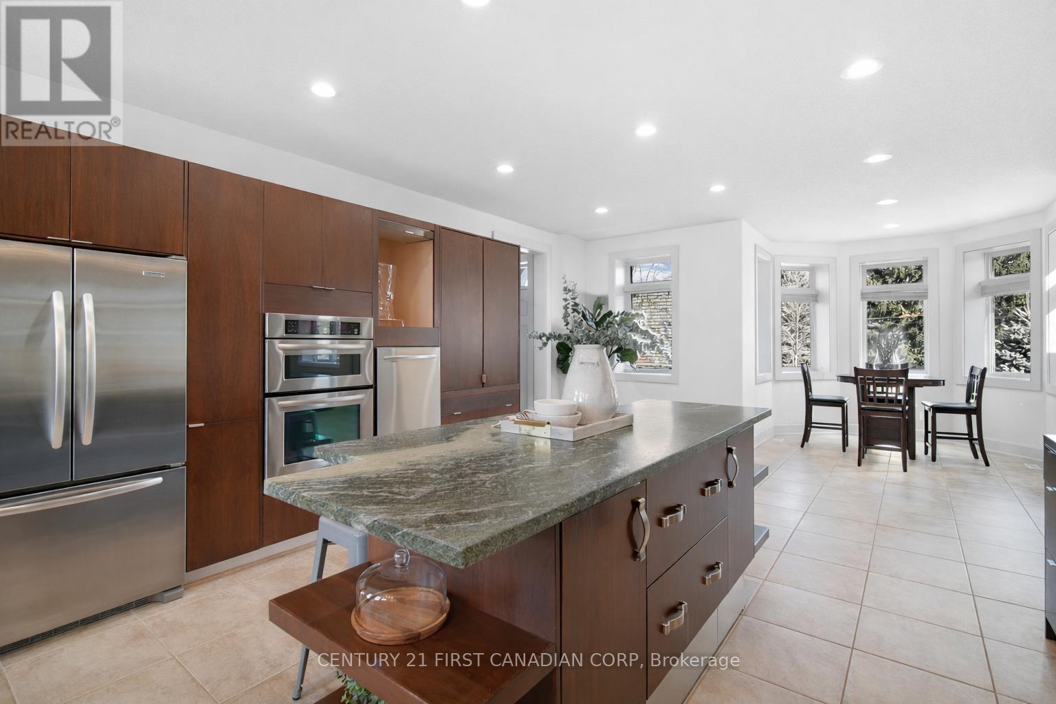 1659 Hamilton Road, London South (South U), ON - Indoor Photo Showing Kitchen With Stainless Steel Kitchen With Upgraded Kitchen