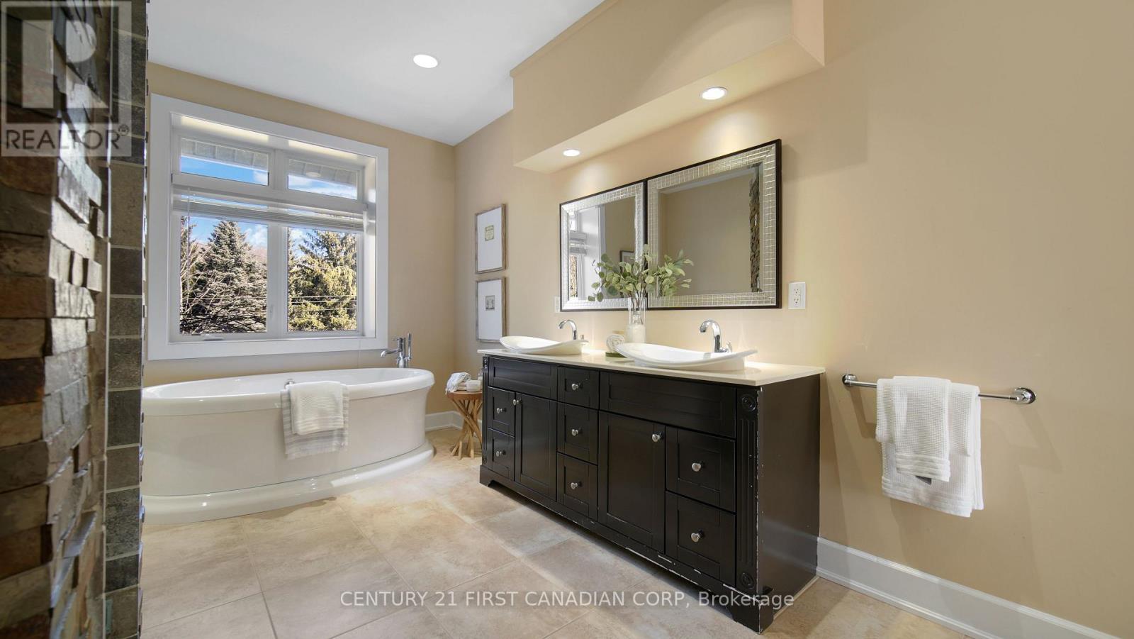 1659 Hamilton Road, London South (South U), ON - Indoor Photo Showing Bathroom