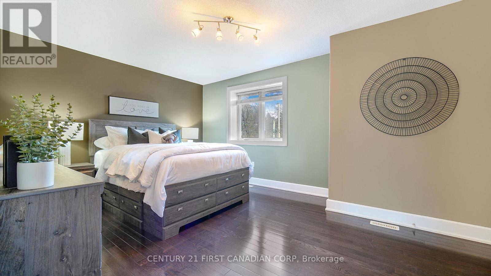 1659 Hamilton Road, London South (South U), ON - Indoor Photo Showing Bedroom
