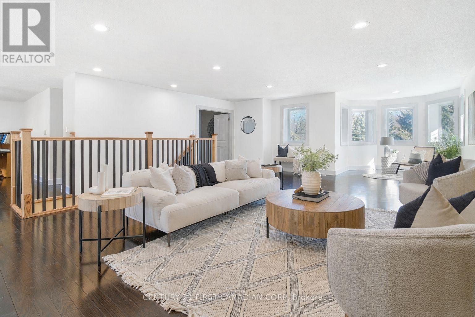 1659 Hamilton Road, London South (South U), ON - Indoor Photo Showing Living Room