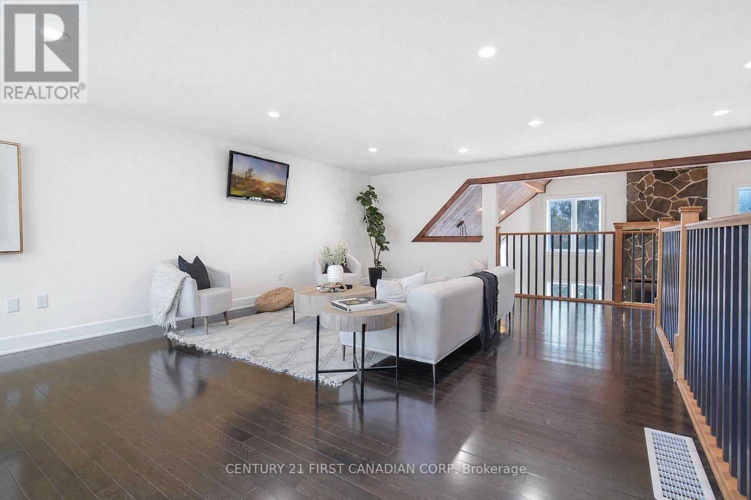 1659 Hamilton Road, London South (South U), ON - Indoor