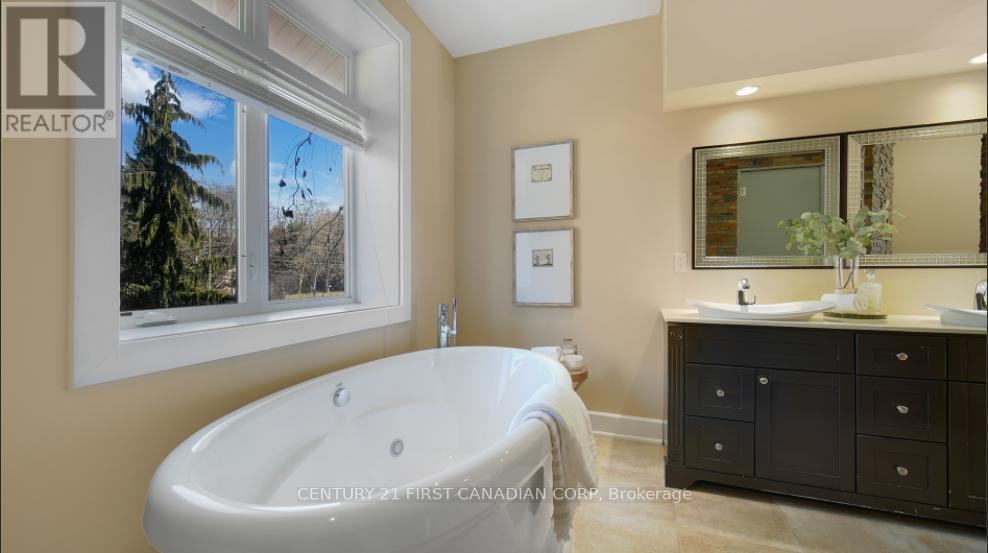 1659 Hamilton Road, London South (South U), ON - Indoor Photo Showing Bathroom
