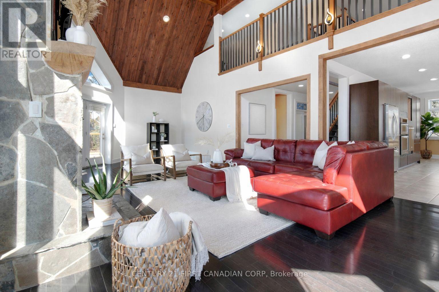 1659 Hamilton Road, London South (South U), ON - Indoor Photo Showing Living Room