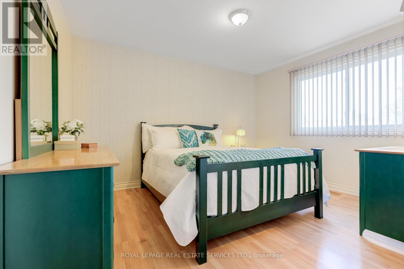 716 Cameron Court, Mississauga, ON - Indoor Photo Showing Bedroom