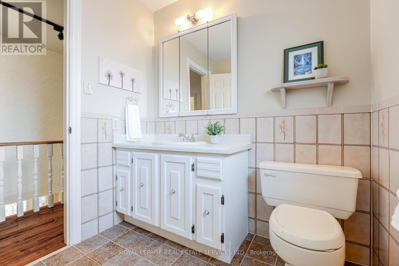 main bathroom - 716 Cameron Court, Mississauga, ON - Indoor Photo Showing Bathroom