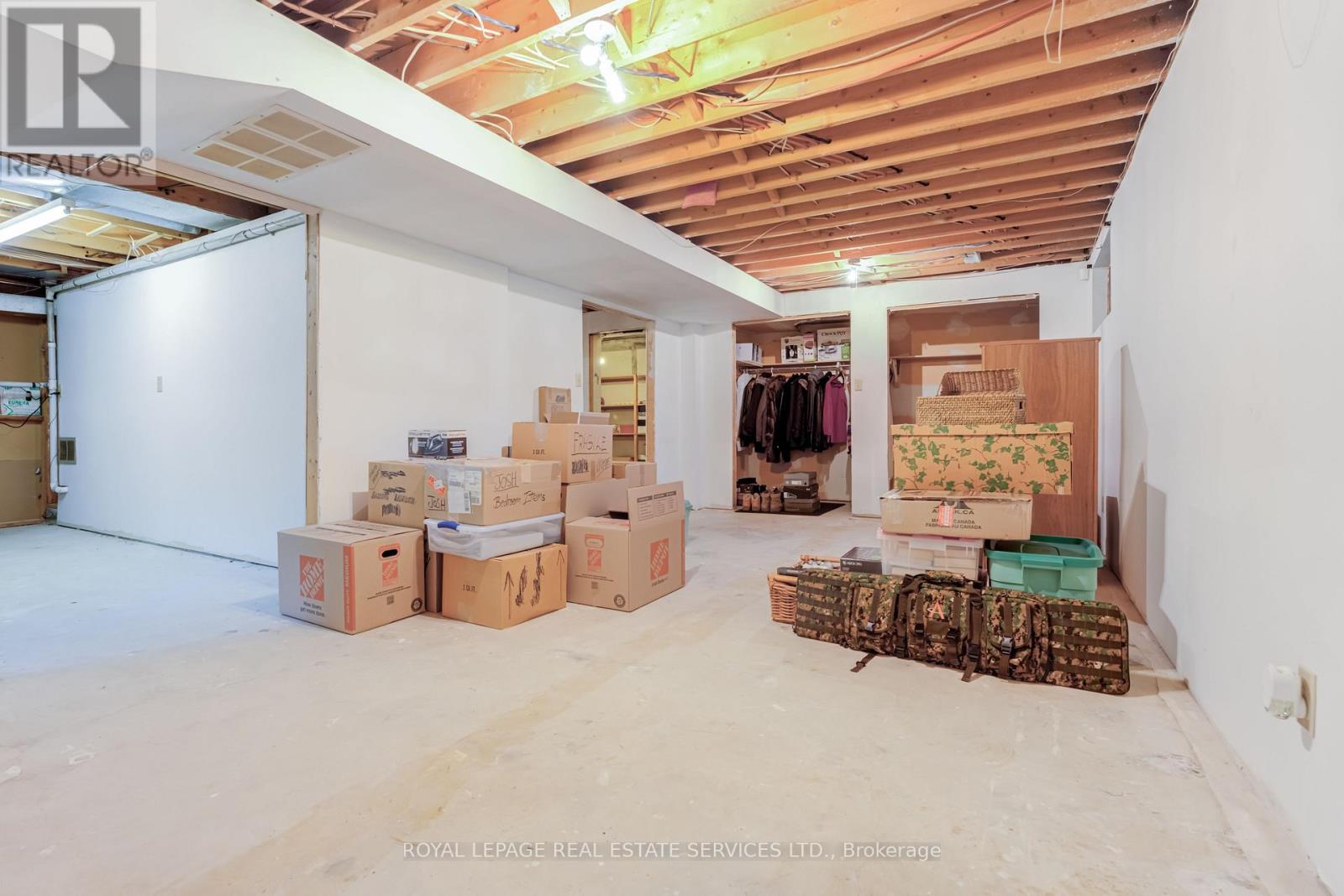 716 Cameron Court, Mississauga, ON - Indoor Photo Showing Basement