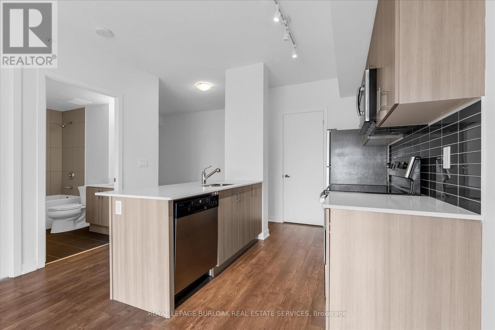 612 - 550 North Service Road N, Grimsby, ON - Indoor Photo Showing Kitchen