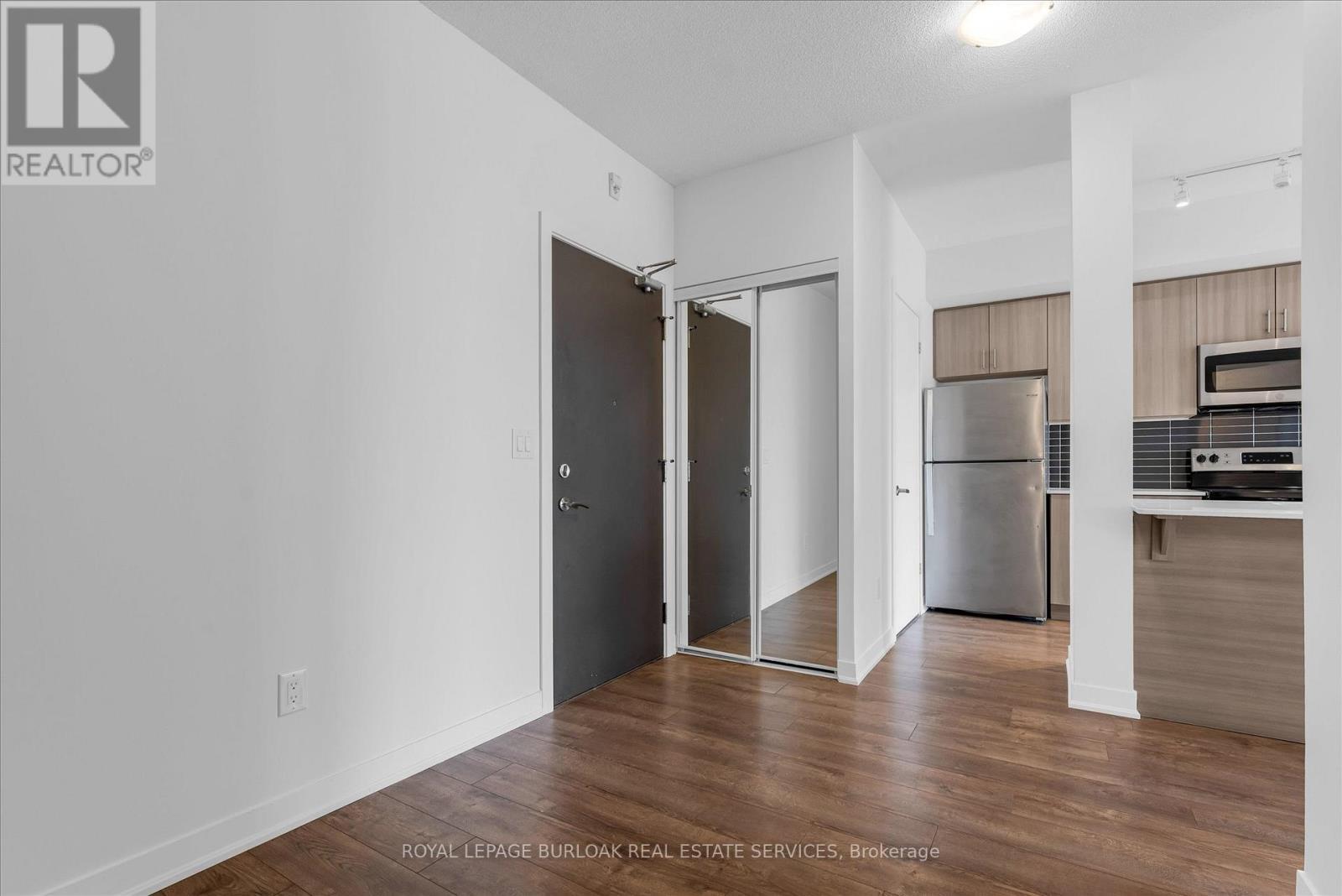 612 - 550 North Service Road N, Grimsby, ON - Indoor Photo Showing Kitchen