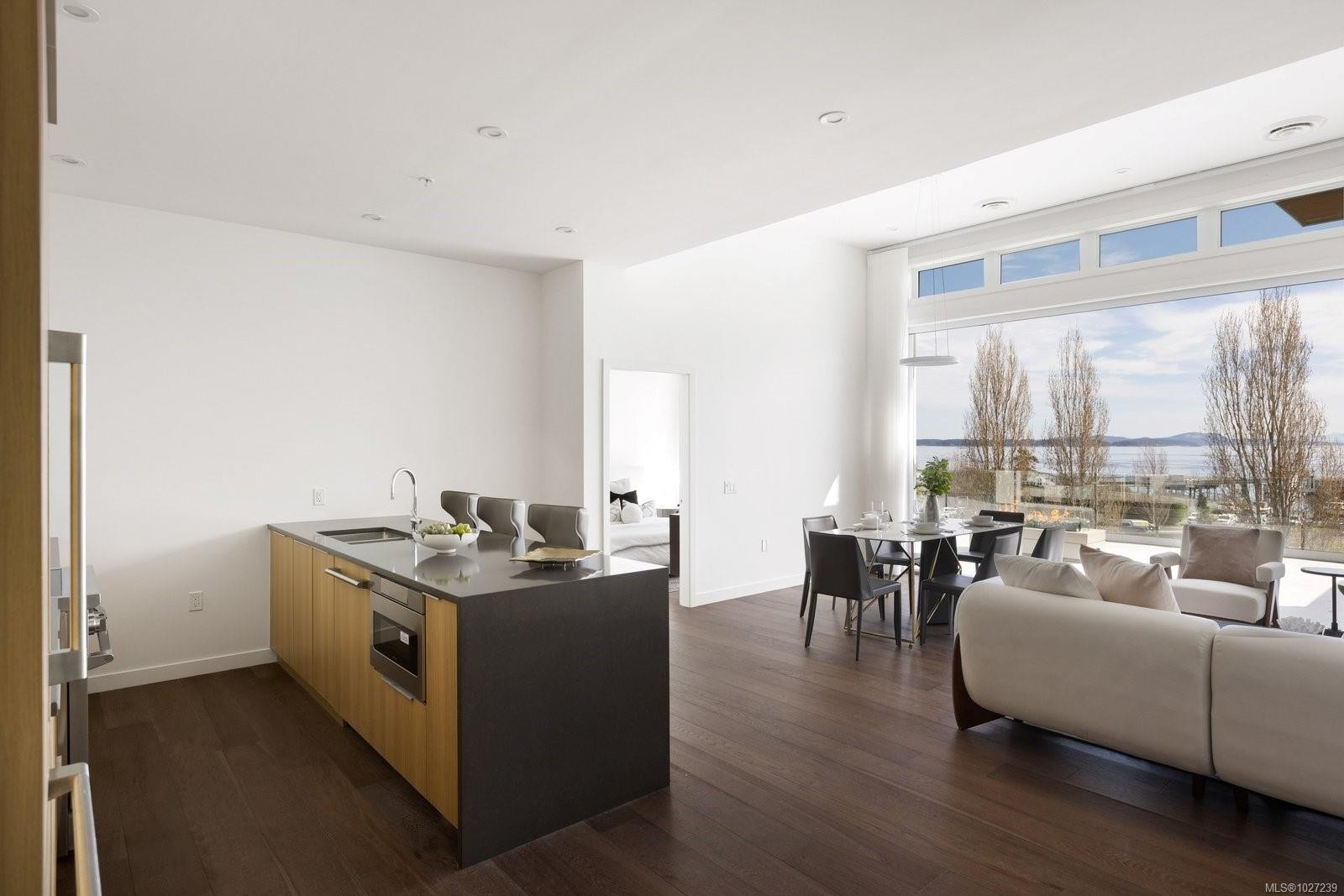 #401-9570 Fifth St, Sidney, BC - Indoor