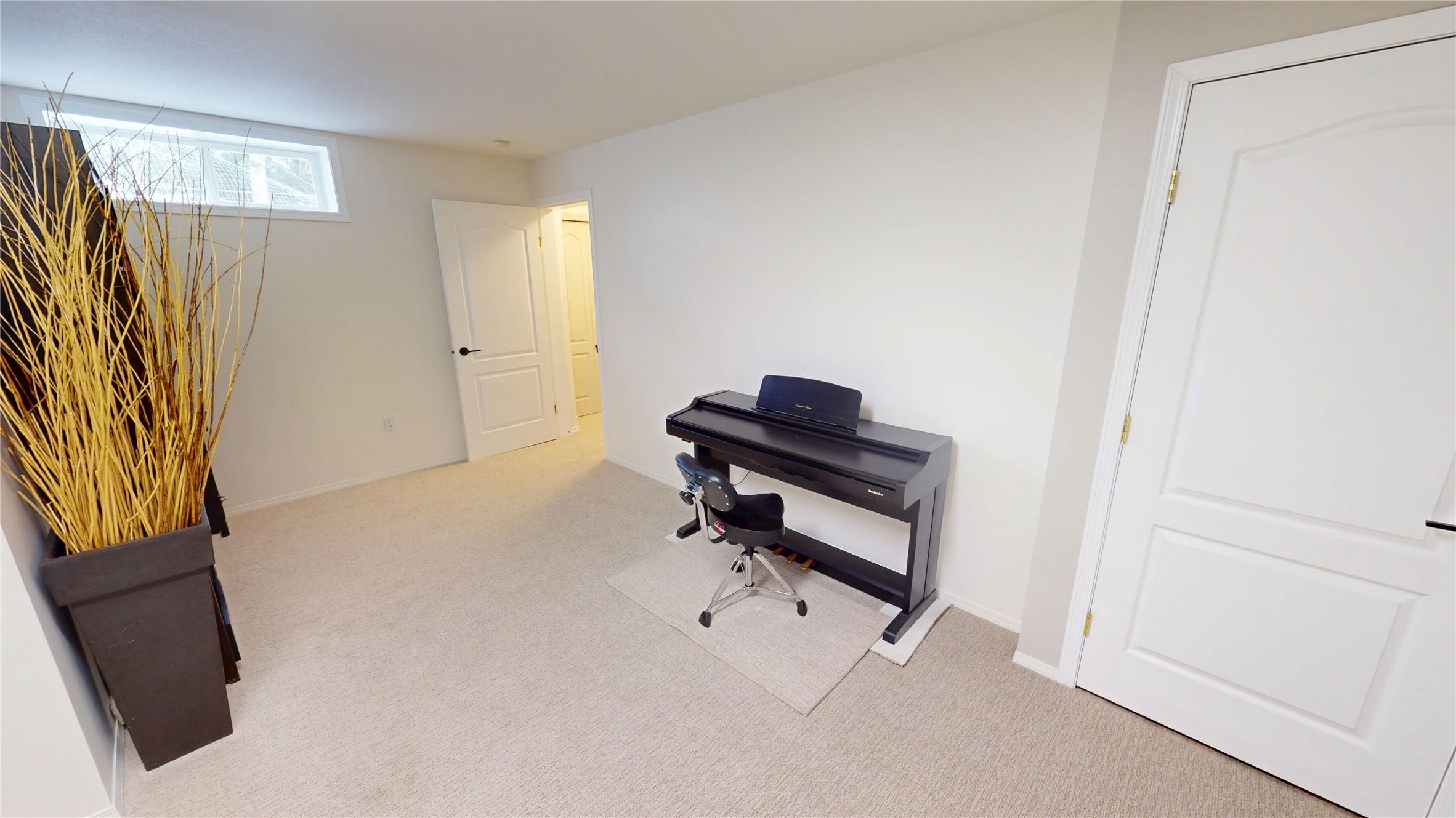 1857 Harris Road, Cranbrook, BC - Indoor Photo Showing Other Room