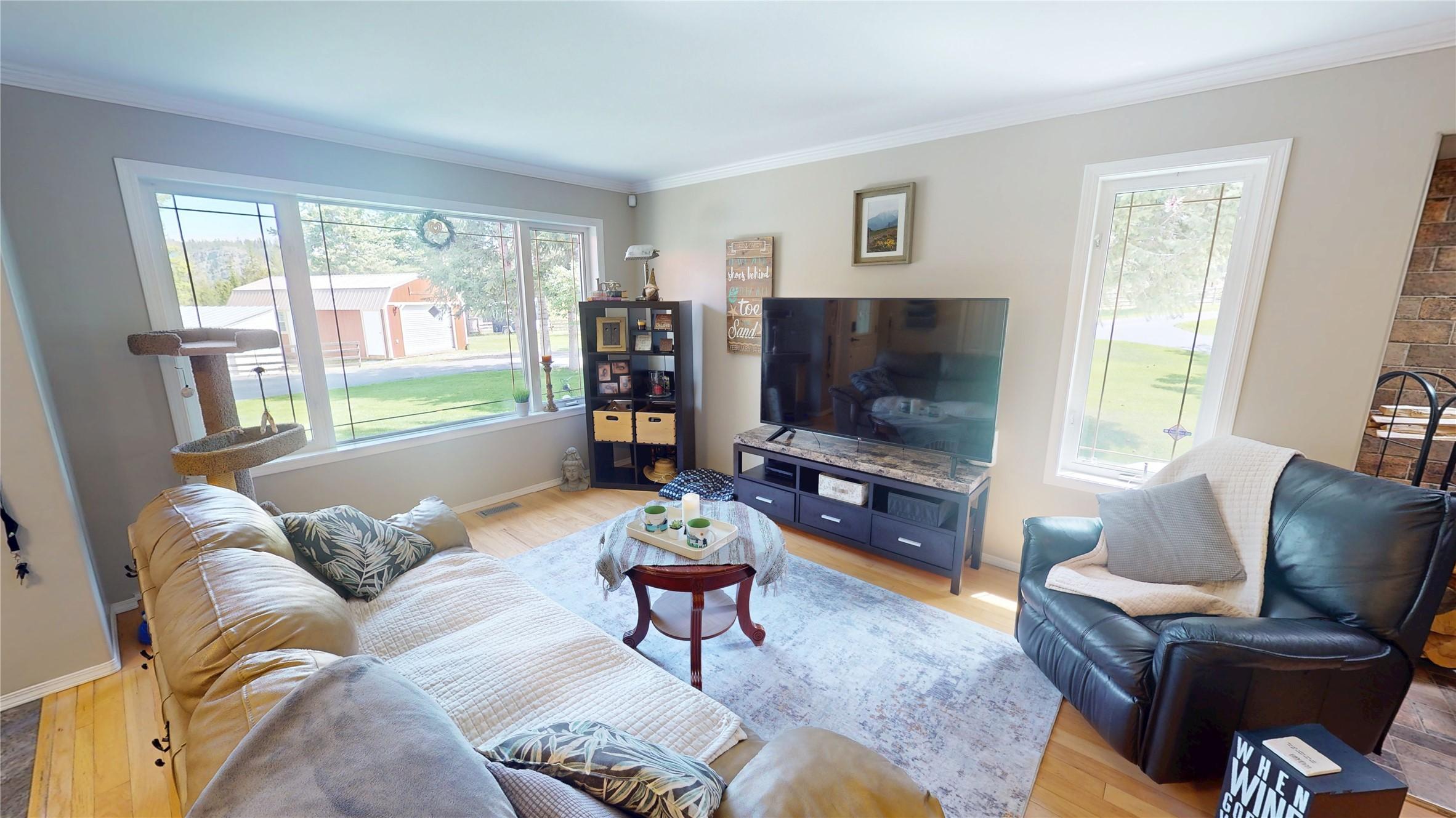 1857 Harris Road, Cranbrook, BC - Indoor Photo Showing Living Room