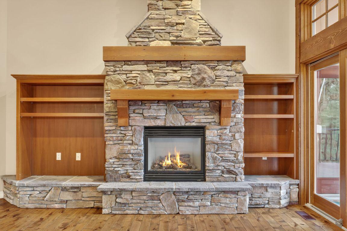 111-1910 Capistrano Drive, Kelowna, BC - Indoor With Fireplace