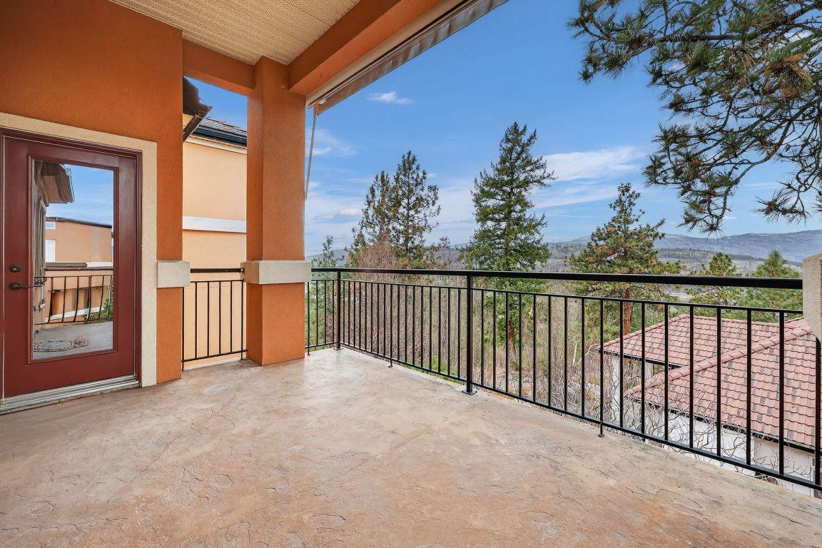 111-1910 Capistrano Drive, Kelowna, BC - Outdoor With Exterior