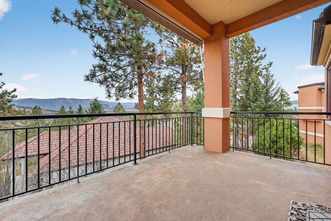111-1910 Capistrano Drive, Kelowna, BC - Outdoor With Exterior