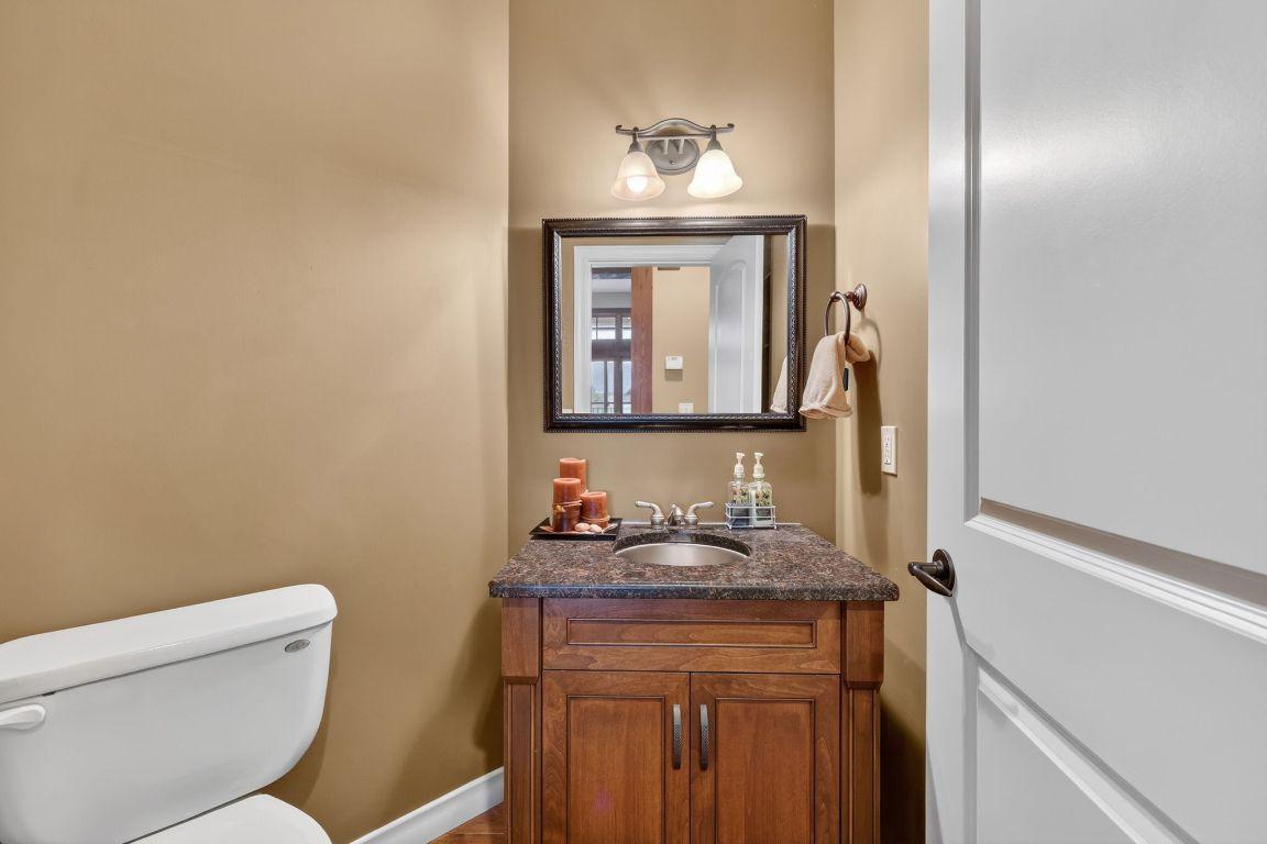 111-1910 Capistrano Drive, Kelowna, BC - Indoor Photo Showing Bathroom