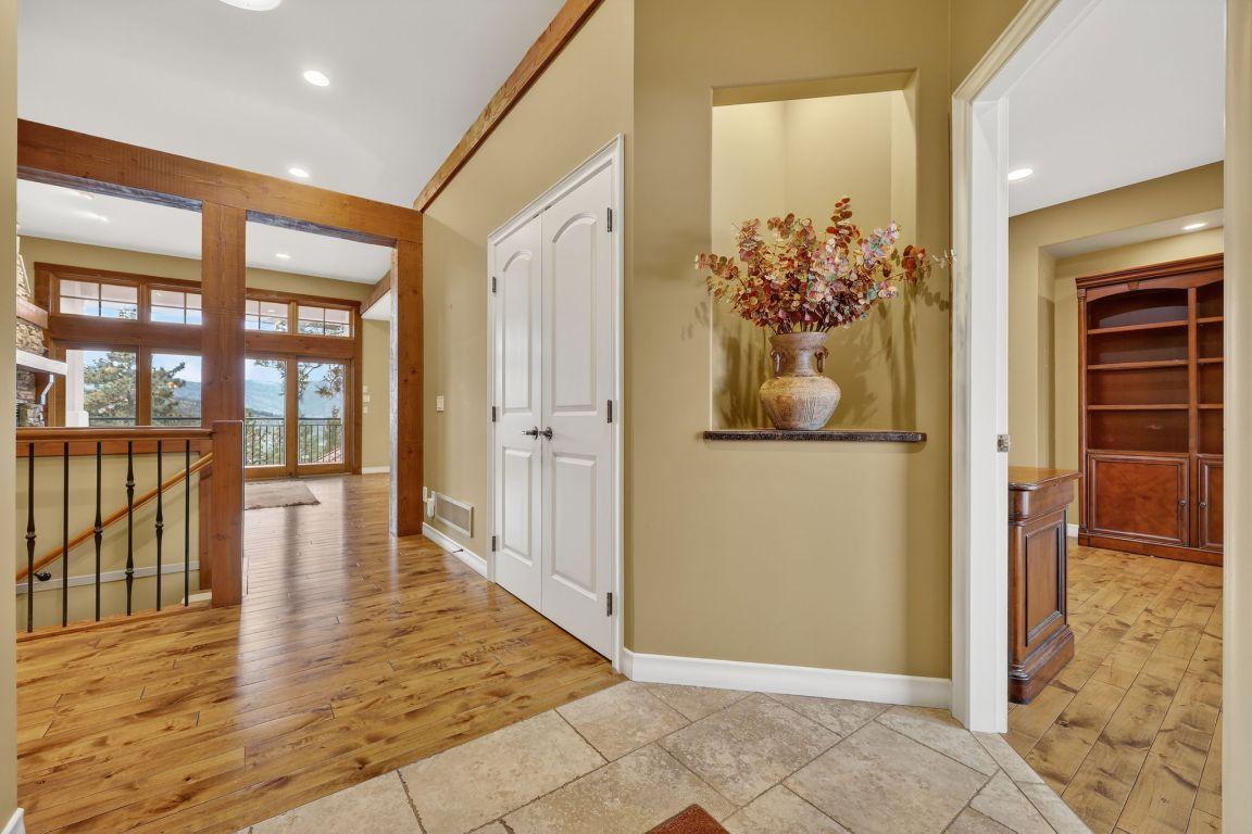 111-1910 Capistrano Drive, Kelowna, BC - Indoor Photo Showing Other Room