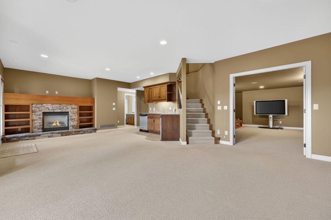 111-1910 Capistrano Drive, Kelowna, BC - Indoor With Fireplace