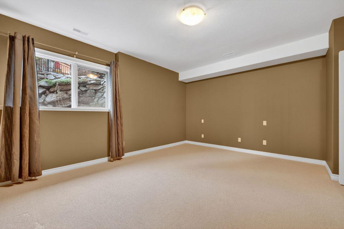 111-1910 Capistrano Drive, Kelowna, BC - Indoor Photo Showing Other Room