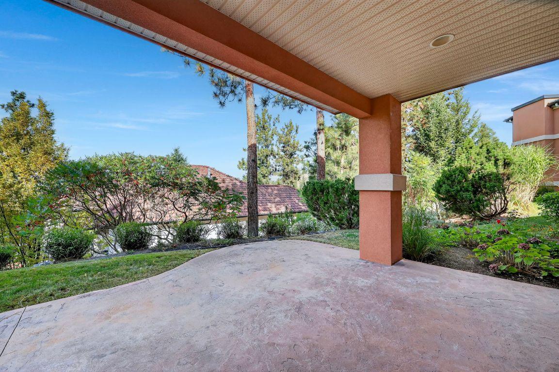 111-1910 Capistrano Drive, Kelowna, BC - Outdoor With Deck Patio Veranda