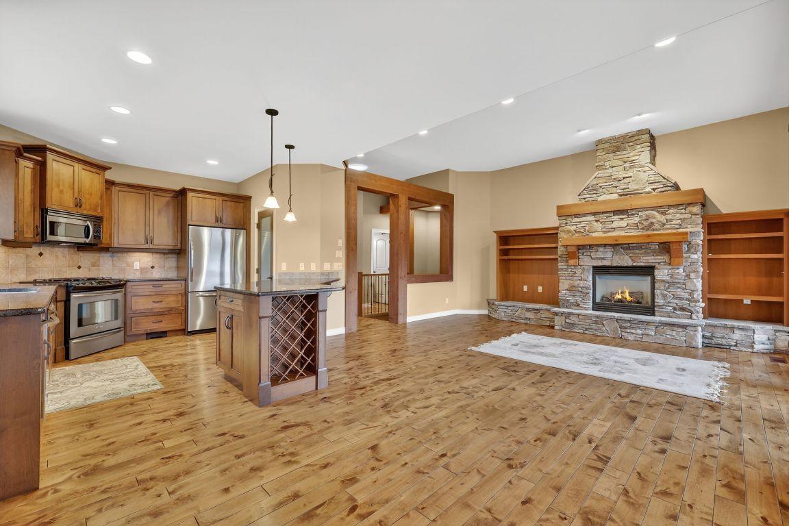111-1910 Capistrano Drive, Kelowna, BC - Indoor Photo Showing Other Room With Fireplace