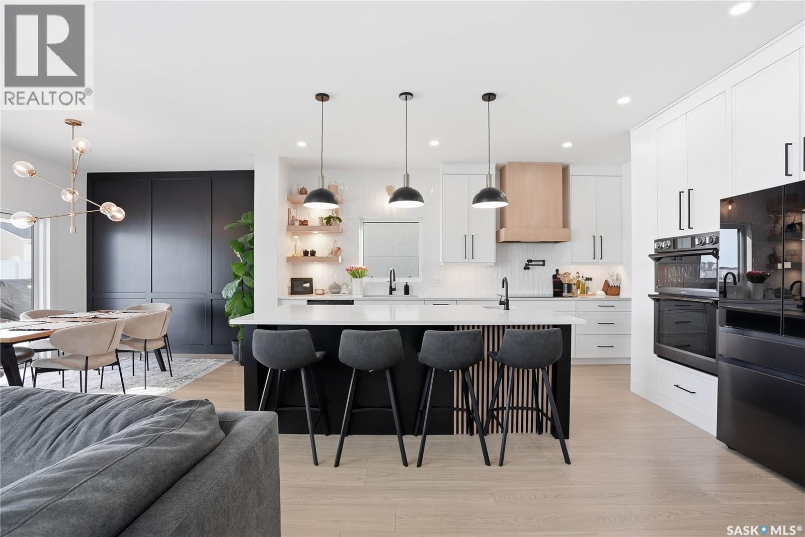 139 Woolf Bend, Saskatoon, SK - Indoor Photo Showing Kitchen With Upgraded Kitchen