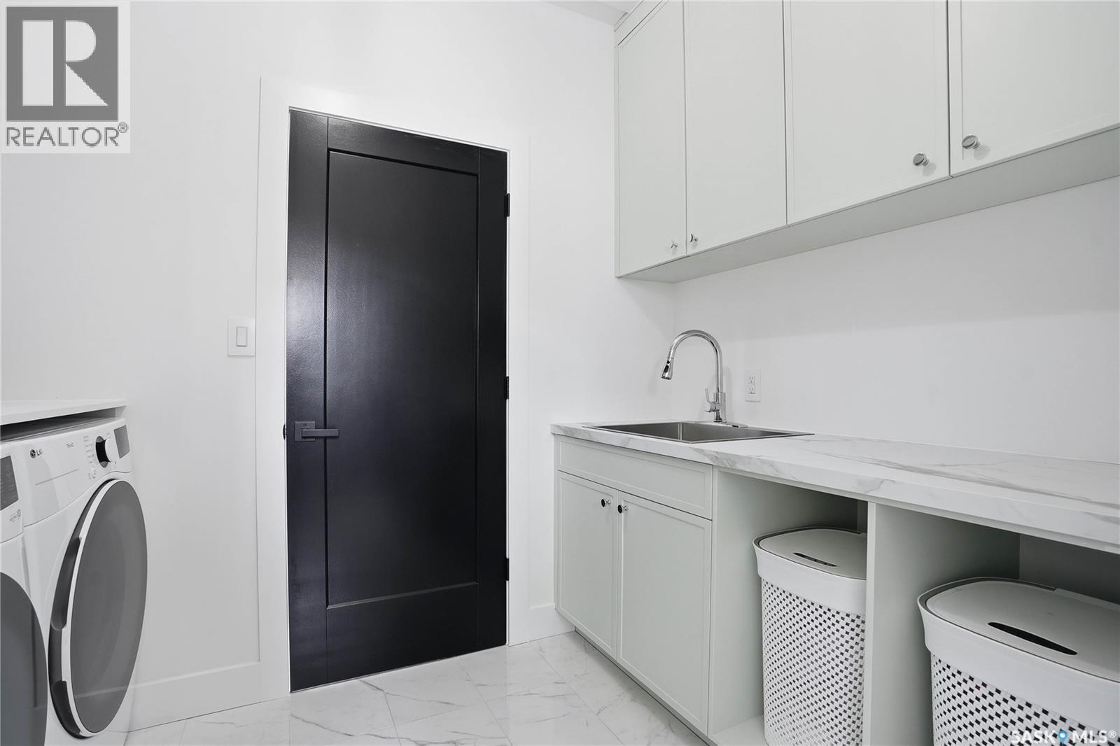 139 Woolf Bend, Saskatoon, SK - Indoor Photo Showing Laundry Room