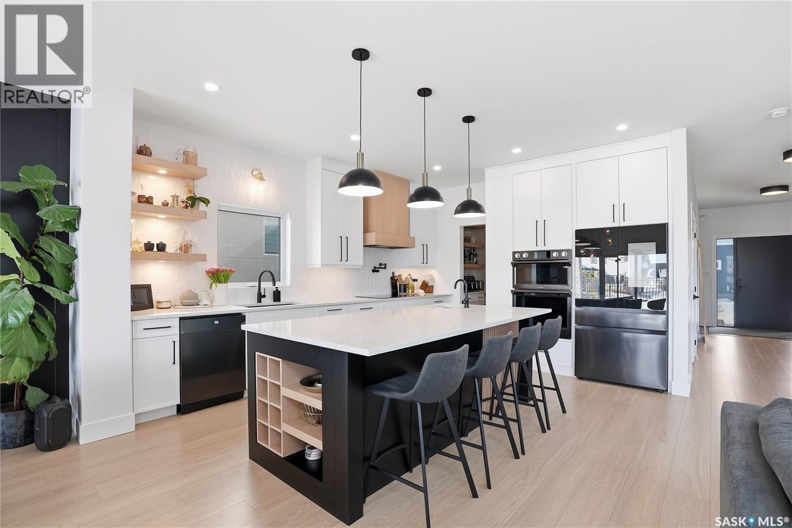 139 Woolf Bend, Saskatoon, SK - Indoor Photo Showing Kitchen With Upgraded Kitchen