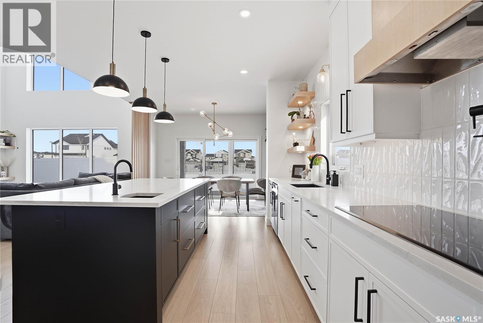 139 Woolf Bend, Saskatoon, SK - Indoor Photo Showing Kitchen With Upgraded Kitchen
