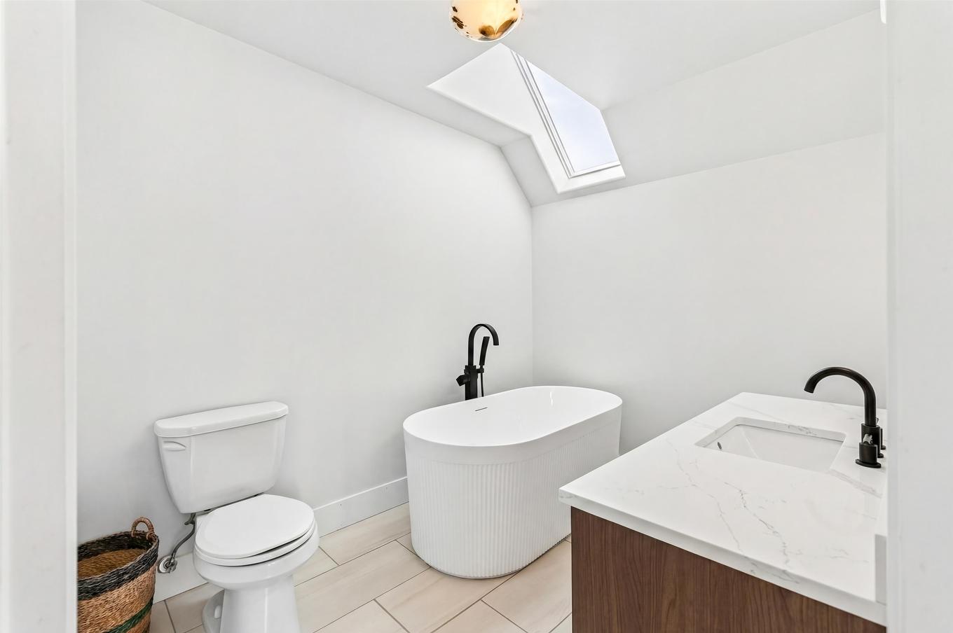 22 Dorothy Avenue, Stratford, PE - Indoor Photo Showing Bathroom