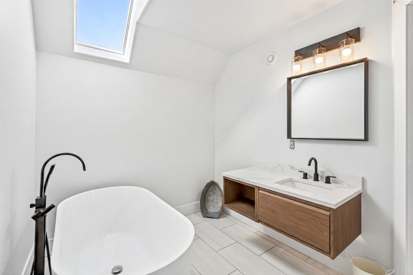 22 Dorothy Avenue, Stratford, PE - Indoor Photo Showing Bathroom