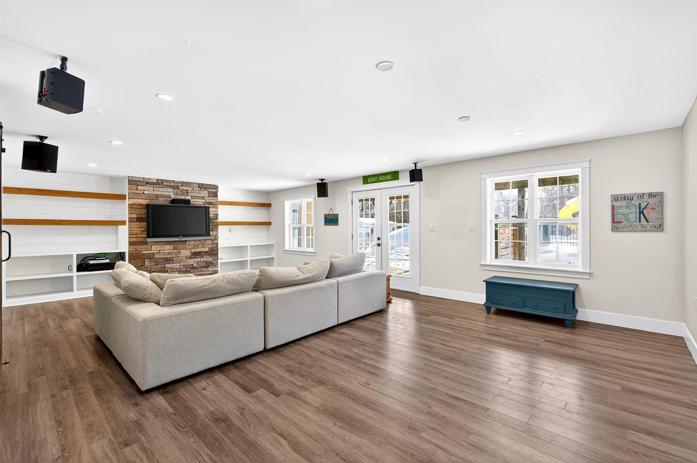 22 Dorothy Avenue, Stratford, PE - Indoor Photo Showing Living Room With Fireplace