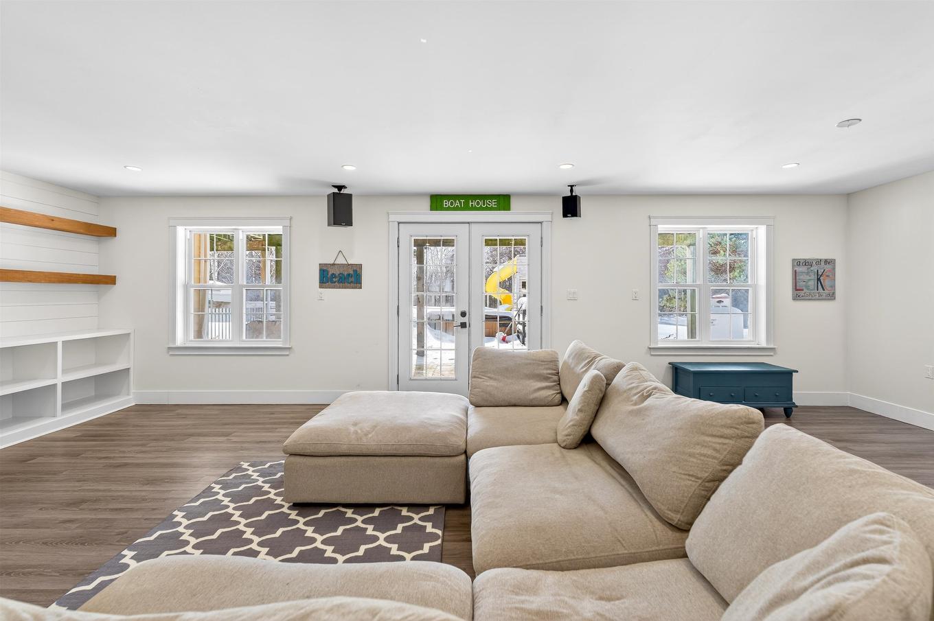 22 Dorothy Avenue, Stratford, PE - Indoor Photo Showing Living Room